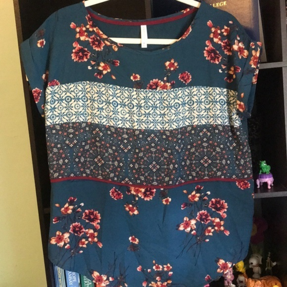 Shortsleeved Blouse‎
